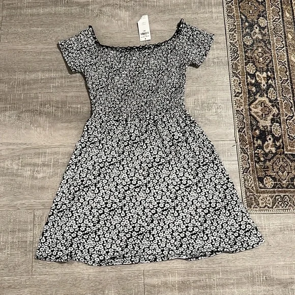hollister black and white dress Hollister Black and White Ruched Smocked Plaid Dress Size Small